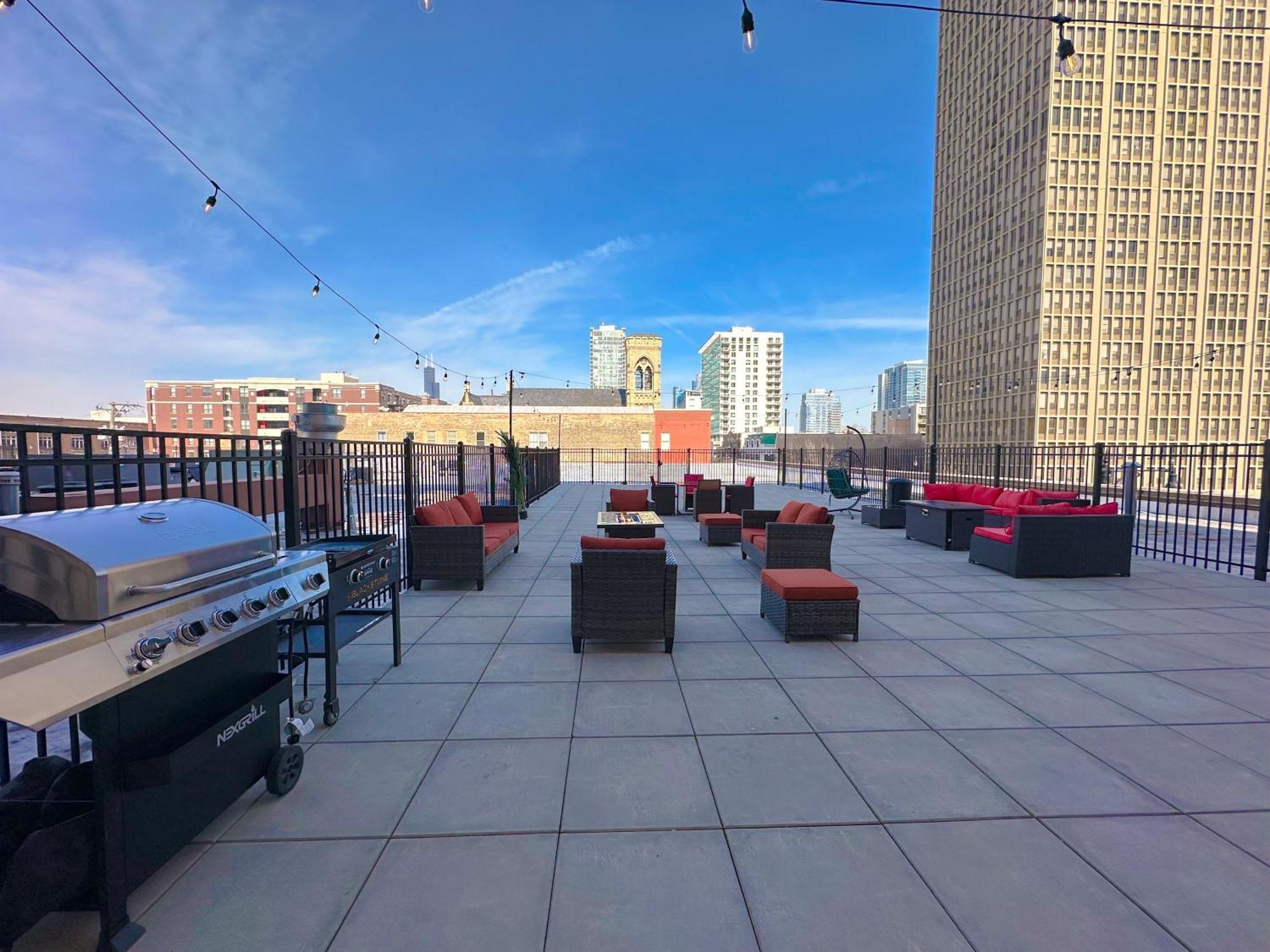 Skyline 2br In South Loop With Optional Parking & Gym Access Near Museum Campus And Mccormick Place *